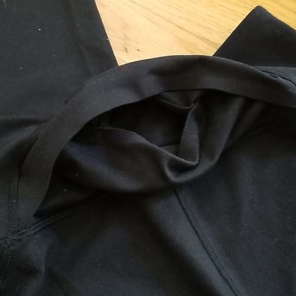 Under Armour UA Black Leggings, with Back Pocket - Picture 3 of 6